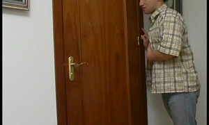 Сынишка красиво трахает мамку в ванной