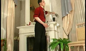 Милфа ебется с хозяином квартиры по приказу