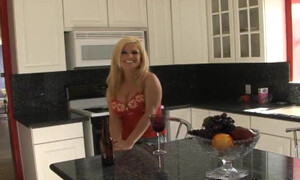 Взрослый мужчина трахнул свою толстую жену в пилотку