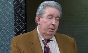 Студенты в три члена трахают грудастую учительницу