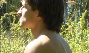 Незнакомая старушка в лесу отдается молодому спортсмену